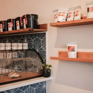 a shelf of coffee cups
