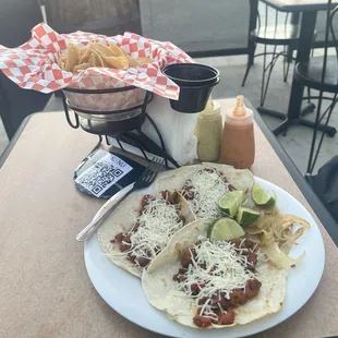 Street tacos and chips