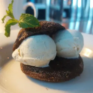 Chocolate mousse bagel and ice cream