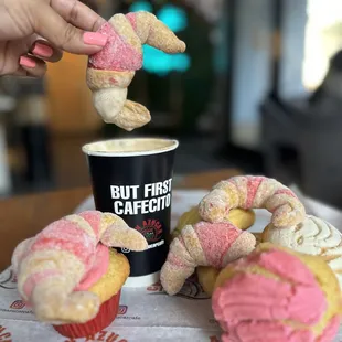 food, cupcakes, dessert