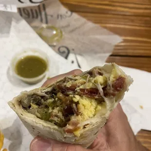 Mama breakfast burrito
