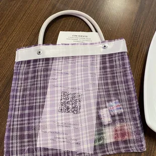 The way the hand your receipt, SO CUTE!