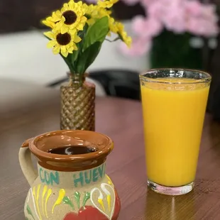 Cafe de olla and orange juice