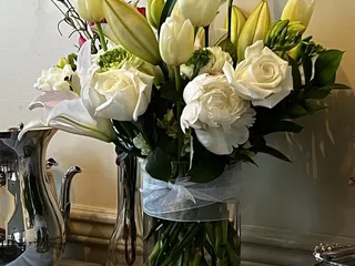 Toni's Flowers & Gifts