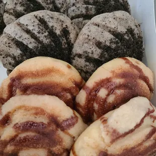 Oreo &amp; cinnamon roll conchas