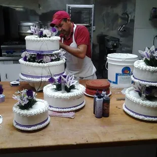 Making a wedding cake