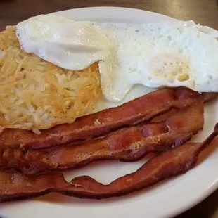 Over medium eggs, hashbrowns and bacon