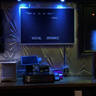 the social distance screen