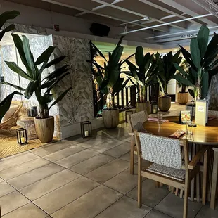 Another dinning space.