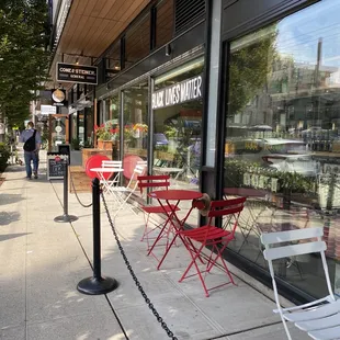 a row of chairs and tables on a sidewalk