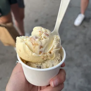 Small cup with two flavors