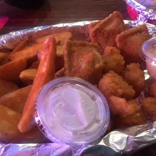 3 deal appetizers : fried cauliflower, ravioli, and seasoned wedges