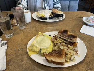 Green Leaf Restaurant & Drive In