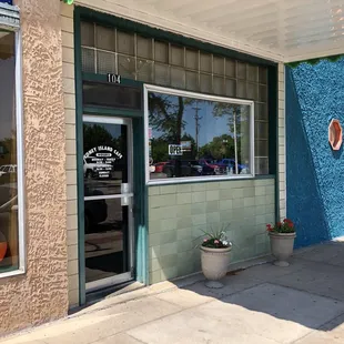 the entrance to the restaurant