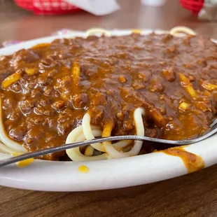 a plate of spaghetti and chili sauce