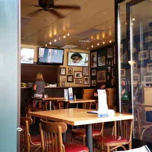 Multi media options. Plenty of room. Good service.