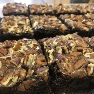 We do catering brownies for some special parties within 24 hours.