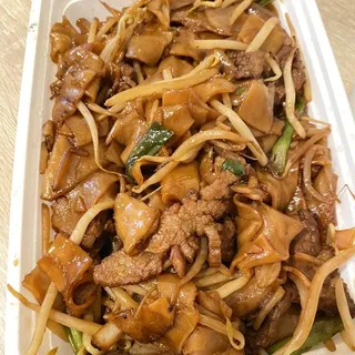 962. Beef Chow Fun Noodle
