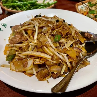 961. Beef Chow Fun Noodle with Black Bean Sauce