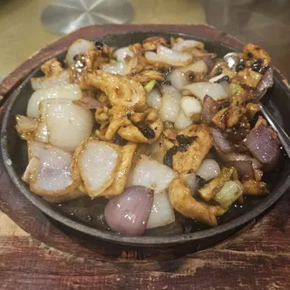 H101. Chicken and Onion on Sizzling Hot Plate