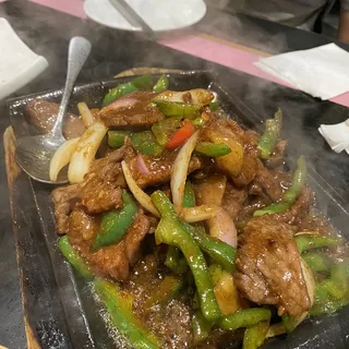 H102. Beef with Satay Sauce on Sizzling Hot Plate