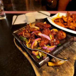 H104. Short Rib with Brown Sauce on Sizzling Hot Plate