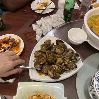 H107. Clam with Brown Sauce on Sizzling Hot Plate