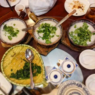 427. Abalone & Frog Porridge