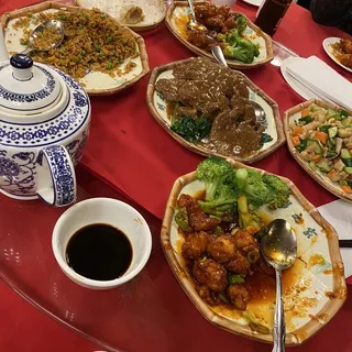 115. Beef Filet with Brown Sauce on Rice Lunch Special