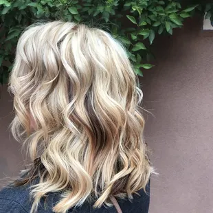 Bombshell blonde!