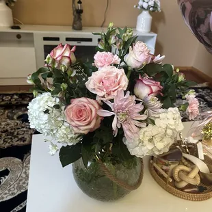 So beautiful my mom loved them!! Thank you again Jennifer for all your help you are awesome!!!!