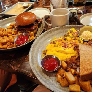 Smokehouse Birger and Smokehouse Omelet