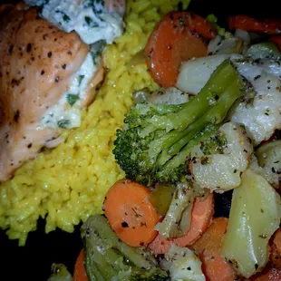 Stuffed Salmon with Spinach and Garlic Cream Cheese
Yellow Rice and Mixed Vegues