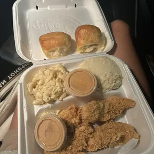 food, chicken wings and fried chicken