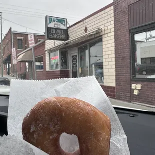 Regular glazed doughnut