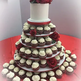 Wedding cake/. Cupcake duo
