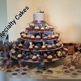 Wedding cake/ cupcake duo
