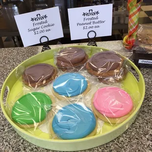 a variety of cookies