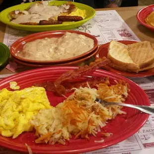 Awesome breakfast. The sausage gravy was phenomenal.  There is absolutely nothing negative to report from our visit to Connies