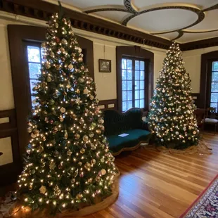 Parlor room of the Conrad-Caldwell House decorated for the holidays,