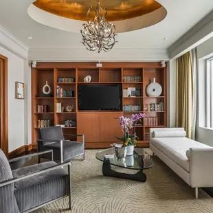 Gallery Suite - Main common space