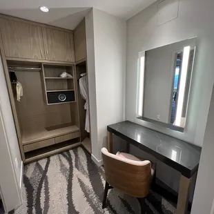 King suite strip view room 24-212