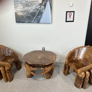 This is the whole set of crab sit and table, made out of wood. It's an amazing piece.