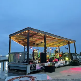 Conroe lake house stage &amp; band