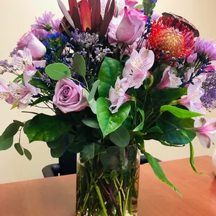 Not full. Not Extra Extra large like what was paid. Looks sad and empty. Zoom in and look at condition of roses.