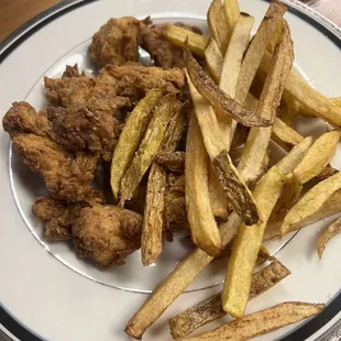 Kids: chicken bites and fries