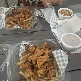 Freid chicken and mac and cheese