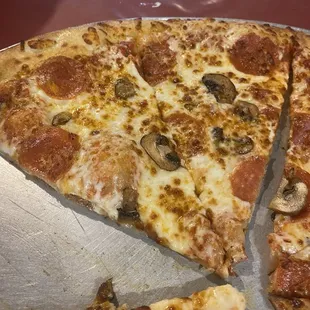 Pepperoni mushroom 16' pizza