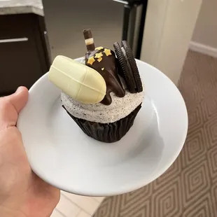 Monorail cupcake