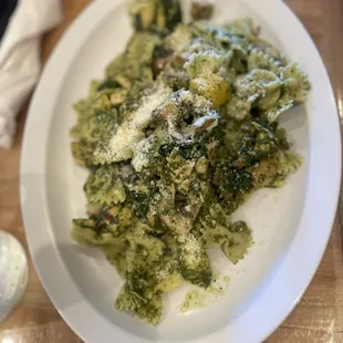 Pesto pasta with veggies